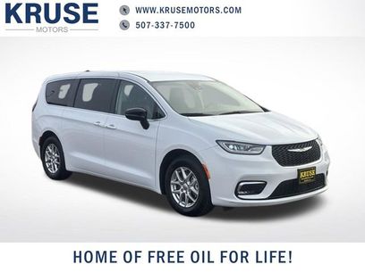 Used 2024 Chrysler Pacifica Touring-L