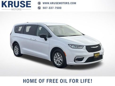 Used 2024 Chrysler Pacifica Touring-L FWD image 1