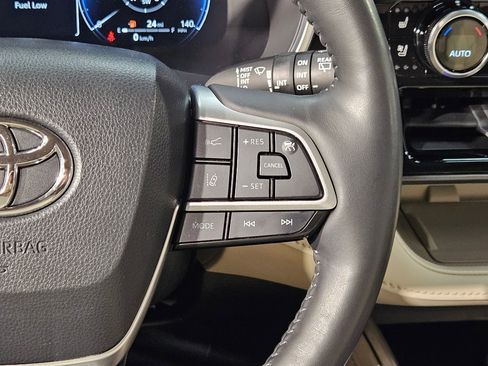 Used 2023 Toyota Highlander Limited AWD/4WD image 29