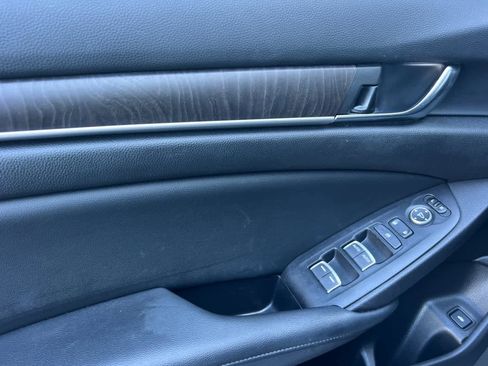 Used 2021 Honda Accord EX image 12