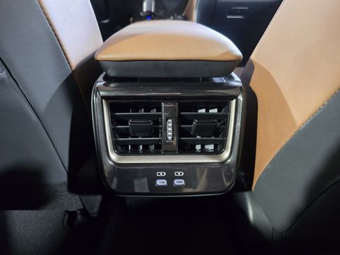 Used 2025 Toyota Crown Signia XLE image 28