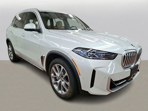 Certified 2024 BMW X5 xDrive40i w/ Premium Package AWD/4WD image 3