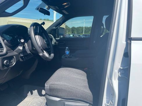 Used 2024 RAM 2500 Tradesman w/ Chrome Appearance Group AWD/4WD image 7