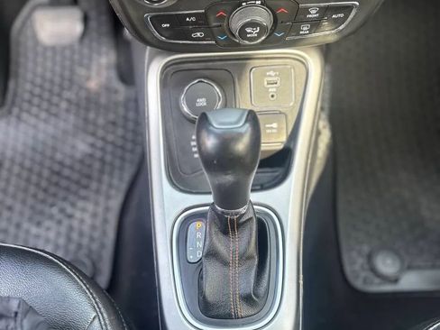 Used 2020 Jeep Compass Latitude w/ Cold Weather Group AWD/4WD image 16