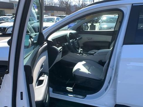 Certified 2025 Hyundai Tucson SEL image 9