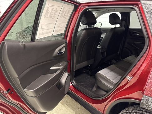 Used 2025 Chevrolet Trax LT w/ Driver Confidence Package image 27