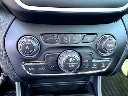 Used 2022 Jeep Cherokee Latitude Lux image 21