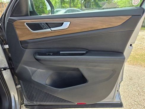 Used 2025 Volkswagen Atlas SE image 33