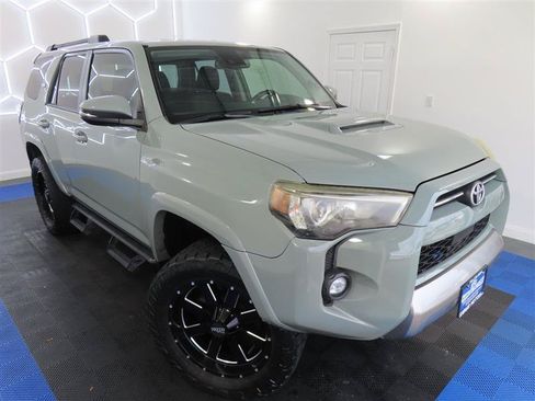 Used 2023 Toyota 4Runner TRD Off-Road Premium w/ Moonroof Package AWD/4WD image 5