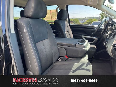 Used 2018 Nissan Titan SV AWD/4WD image 24
