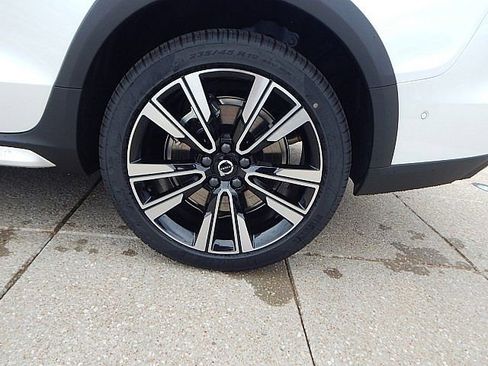 New 2026 Volvo V60 B5 Cross Country Ultra w/ Climate Package image 12