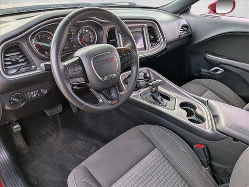 Used 2022 Dodge Challenger SXT image 9