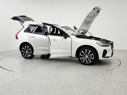 Certified 2023 Volvo XC60 B5 Plus w/ Climate Package AWD/4WD image 10