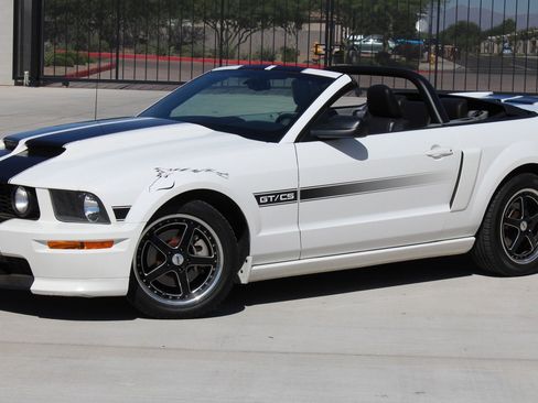 Used 2007 Ford Mustang GT RWD image 3
