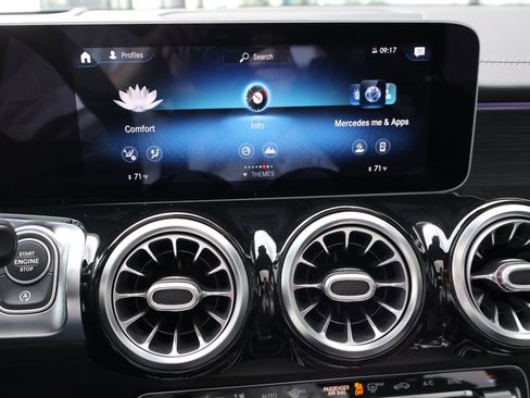 Used 2020 Mercedes-Benz GLB 250 4MATIC w/ AMG Line image 41