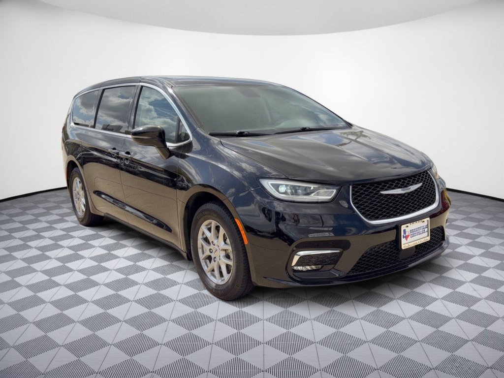 Used 2024 Chrysler Pacifica Touring-L FWD image 7