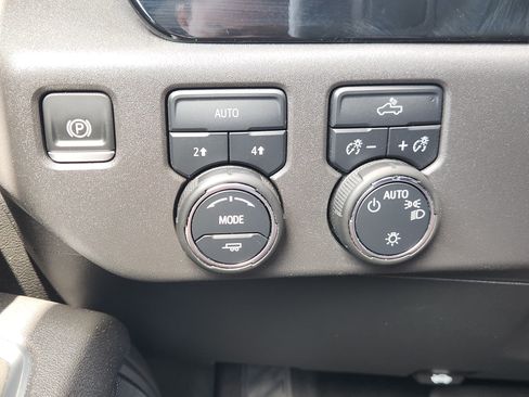 Certified 2025 Chevrolet Silverado 1500 LT AWD/4WD image 21