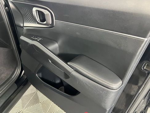 Used 2024 Kia Sorento LX image 32