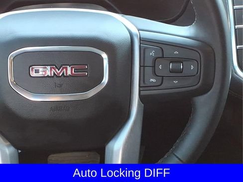 Used 2023 GMC Yukon SLT w/ SLT Luxury Package AWD/4WD image 8