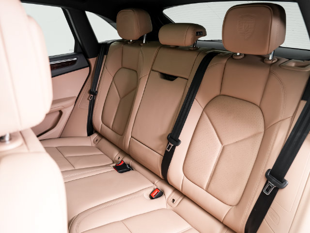 Certified 2026 Porsche Macan AWD/4WD image 27