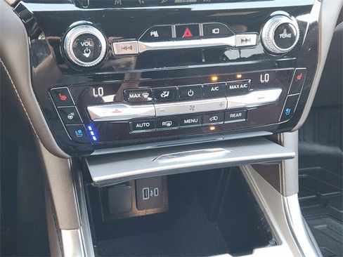 Used 2021 Ford Explorer King Ranch w/ Premium Technology Package image 19