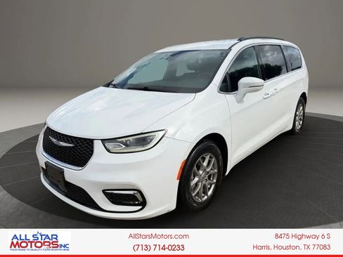 Used 2022 Chrysler Pacifica Touring FWD image 1
