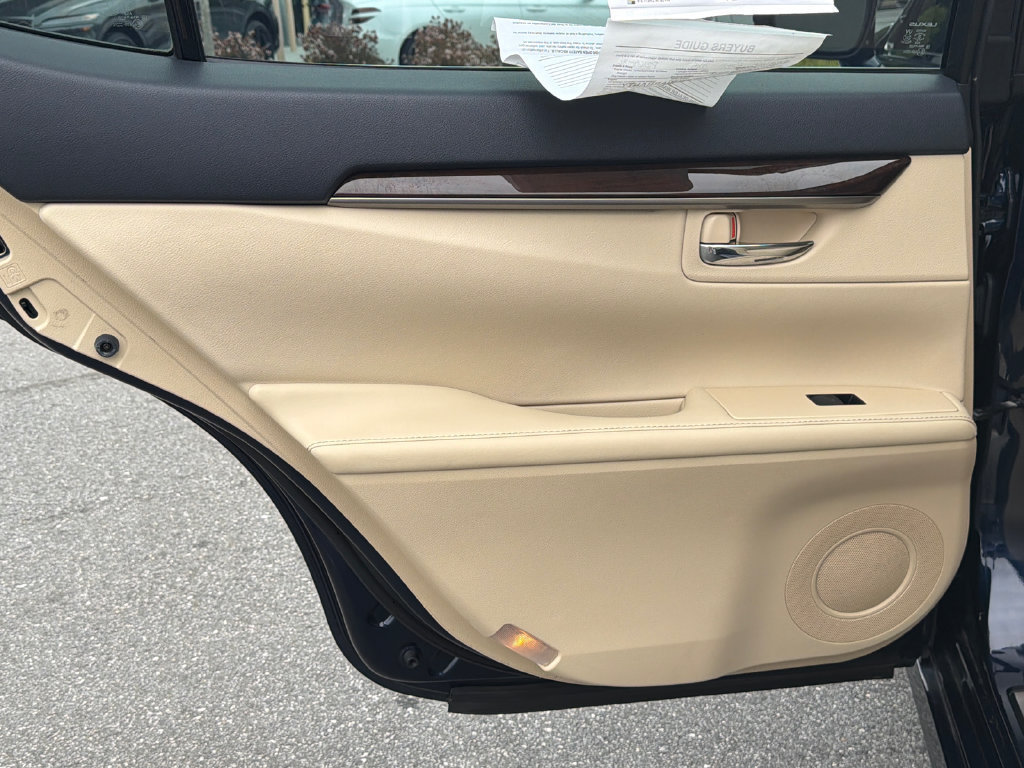 Used 2015 Lexus ES 350 w/ Luxury Package FWD image 23