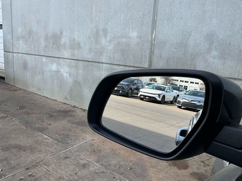 Used 2025 Hyundai Venue SEL image 19