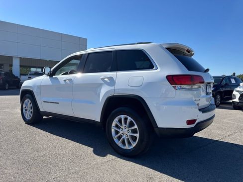 Used 2021 Jeep Grand Cherokee Laredo AWD/4WD image 3