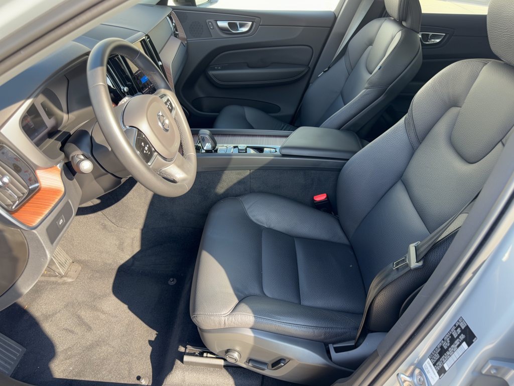 Certified 2024 Volvo XC60 B5 Plus AWD/4WD image 5