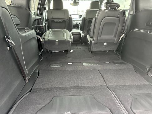 New 2026 Chrysler Pacifica Limited image 16