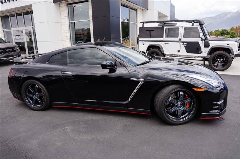 Used 2015 Nissan GT-R Black Edition AWD/4WD image 5