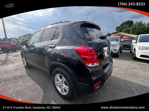 Used 2019 Chevrolet Trax LT w/ LT Convenience Package FWD image 4