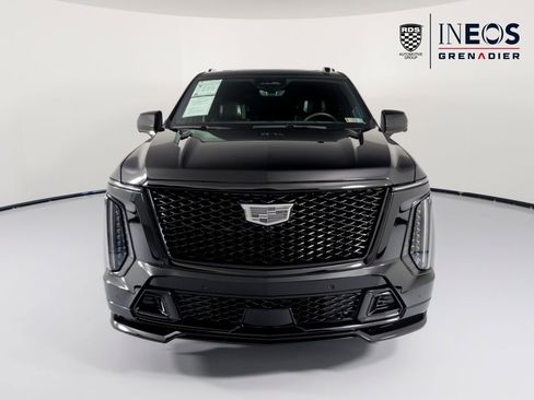 Used 2025 Cadillac Escalade V AWD/4WD image 8
