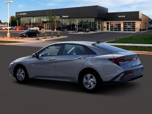 New 2026 Hyundai Elantra SE FWD image 4