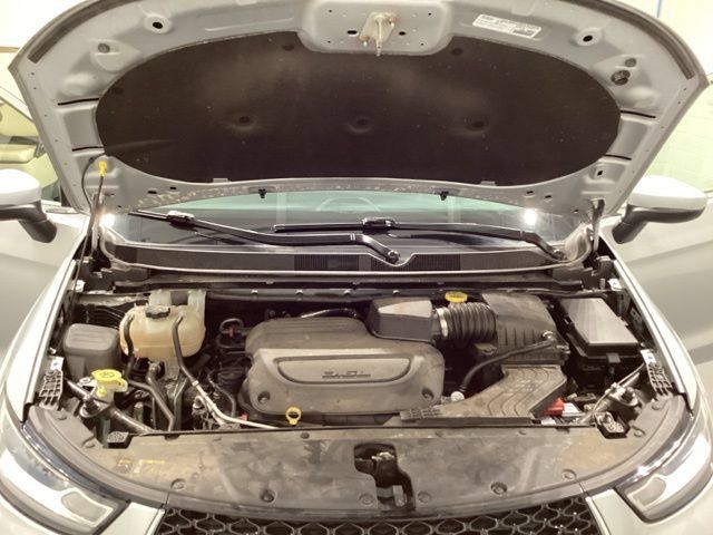 Used 2023 Chrysler Pacifica Touring-L FWD image 14