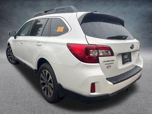 Used 2016 Subaru Outback 2.5i Limited image 2