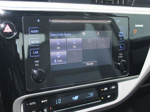 Used 2017 Toyota Corolla LE w/ Carpet Mat Package (TMS) FWD image 30