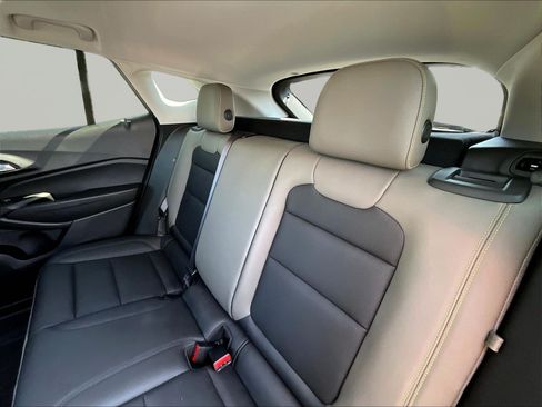 Used 2024 Chevrolet Trax ACTIV w/ Sunroof Package FWD image 22