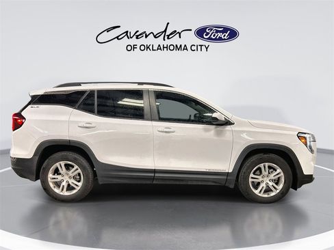 Used 2023 GMC Terrain SLE w/ Driver Convenience Package image 9