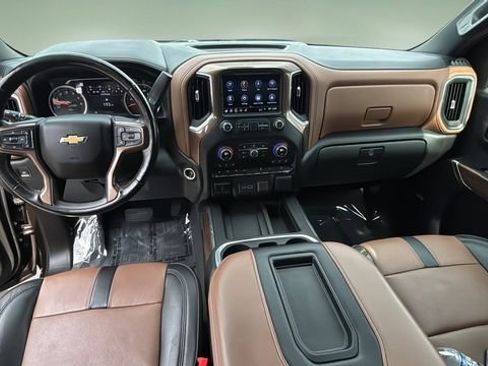 Used 2019 Chevrolet Silverado 1500 High Country w/ High Country Premium Package image 16