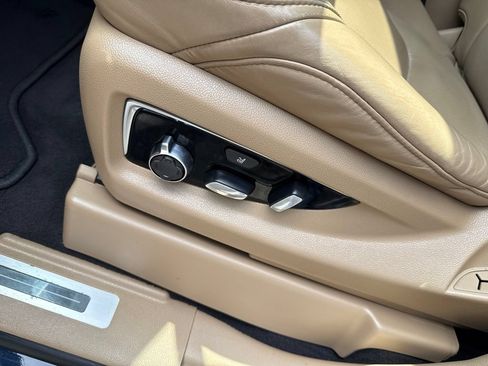Used 2020 Cadillac Escalade Platinum AWD/4WD image 9