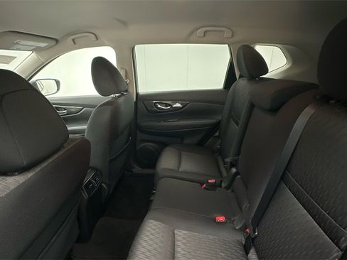 Certified 2017 Nissan Rogue SV w/ SV Premium Package image 9