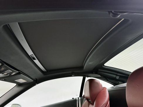 Used 2016 Mercedes-Benz SL 550 550 w/ Driver Assistance Package image 16