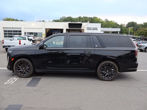 Used 2023 Cadillac Escalade ESV Sport w/ LPO, ONYX Package AWD/4WD image 7