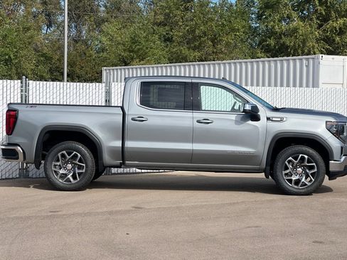 New 2026 GMC Sierra 1500 SLE image 3