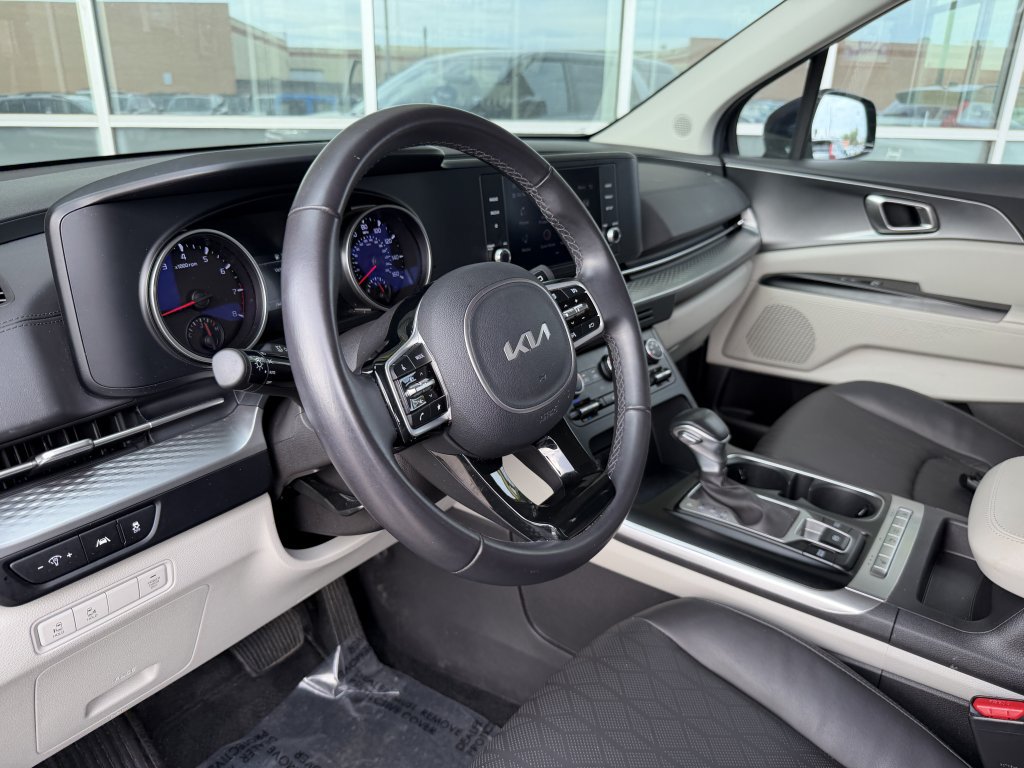 Used 2024 Kia Carnival LX FWD image 34