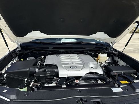 Used 2021 Toyota Land Cruiser image 18
