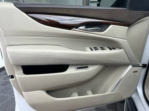 Used 2017 Cadillac Escalade Premium Luxury AWD/4WD image 16