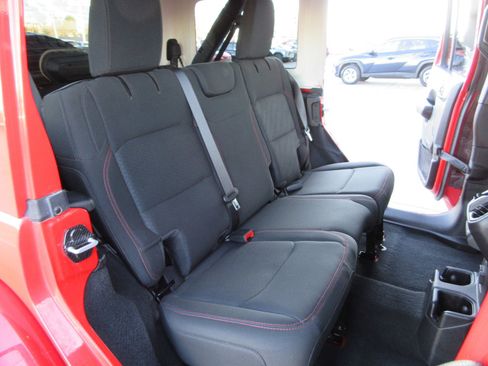 Used 2020 Jeep Wrangler Unlimited Rubicon w/ Cold Weather Group image 19